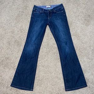 Bootcut Jeans. Low-rise.